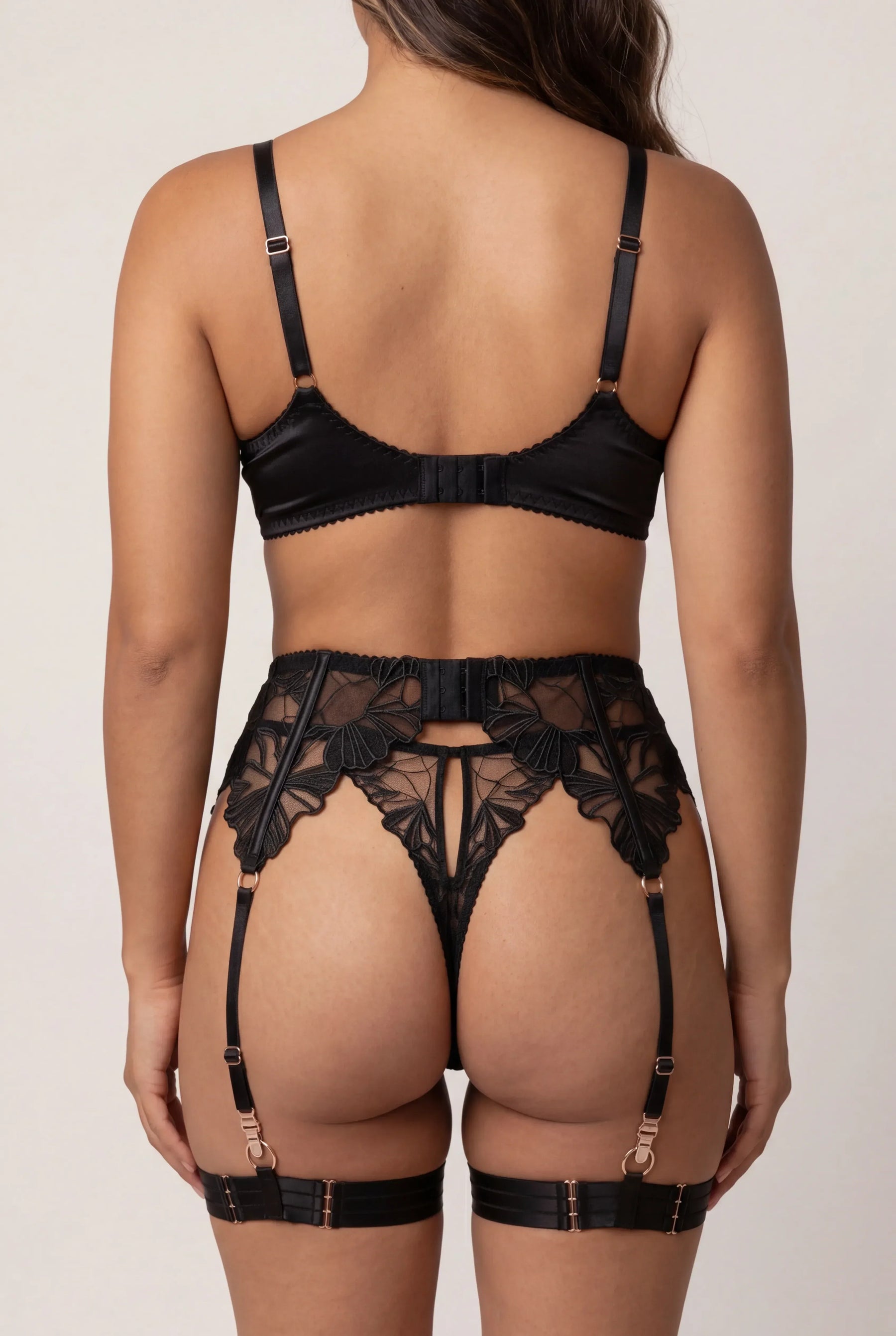 Ensemble Lingerie Pour Femme Quatre Pi Ces Avec Tours De Cuisse Et Gants Flame Noir